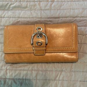 Tan wallet